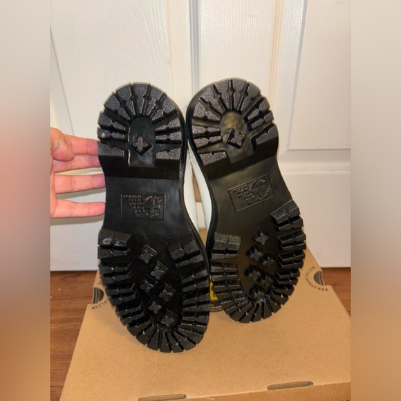 Doc Marten Chelsea Boot size 8 - Picture 4 of 6